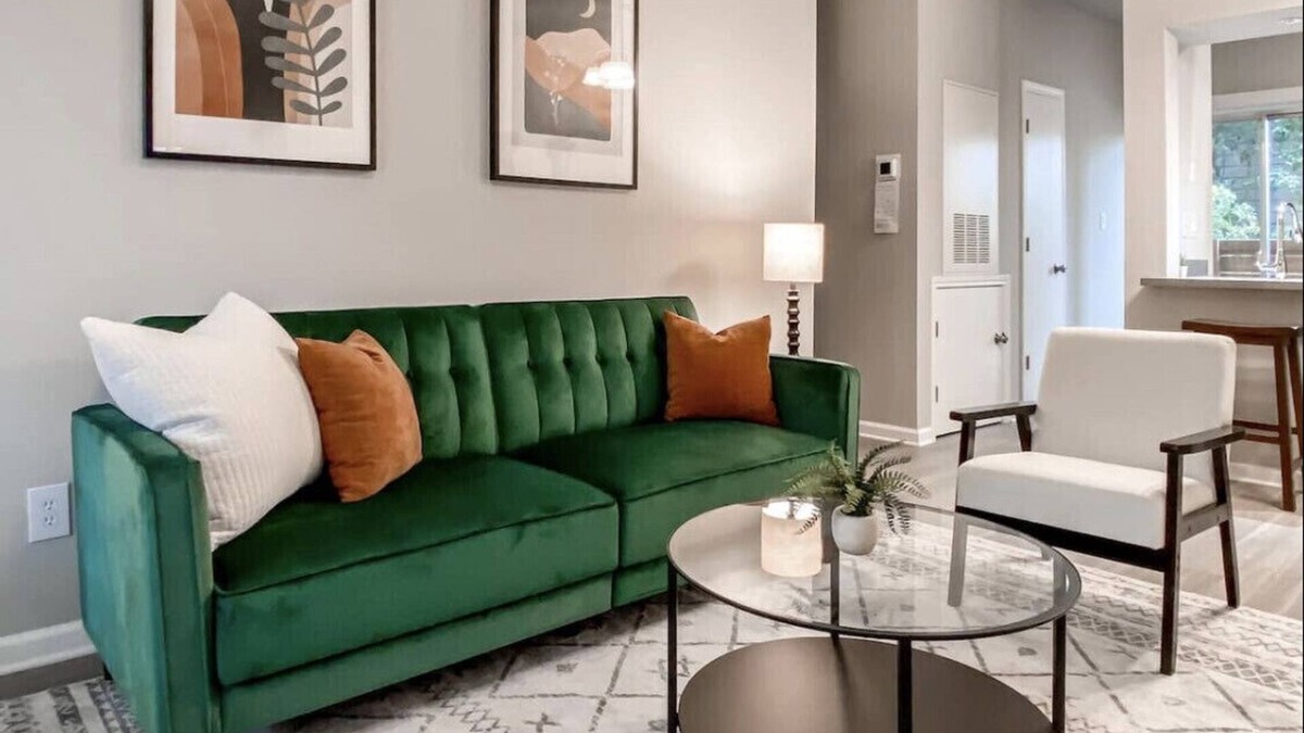Milwood Apartment | Simple & Serene | Fast Wifi | Domain |LT Disc