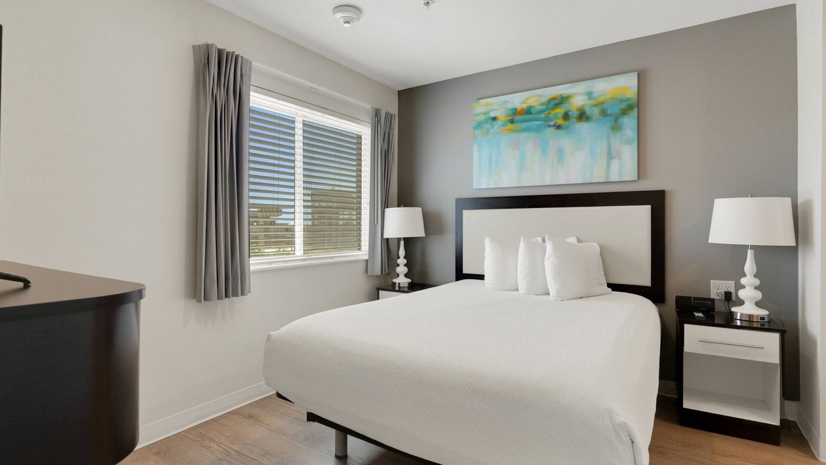 Far North Central Apartment | Simplicity At the Rim 1304 I Comfy 2 Bed 2 Bath