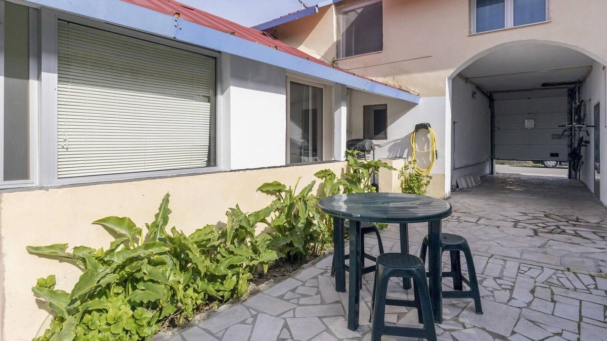 Mira House | Simplistic Holiday Home in Mira near Sea Beach