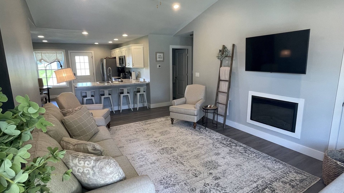 Quincy House | Simply Charming Nest-Nearly brand new, central, super clean, well appointed.
