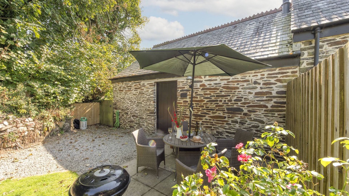 Liskeard Cottage | Simply idyllic for young families or couples alike, this former farm stable has been transformed int