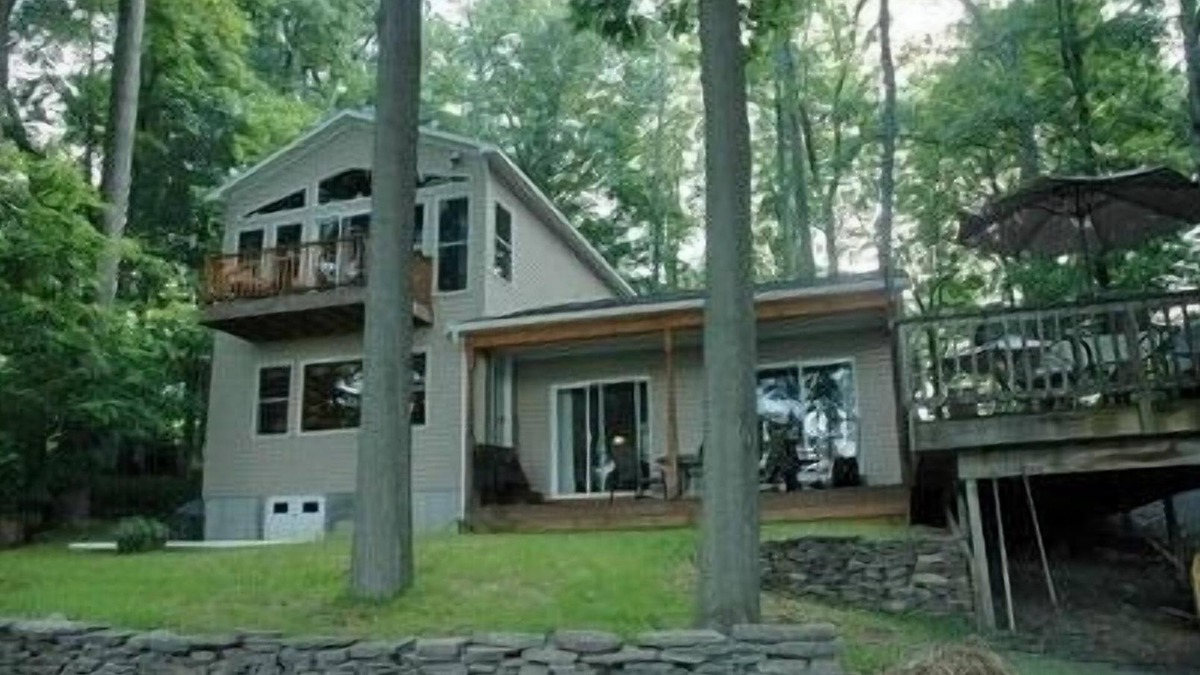Lansing House | Simply Irresistible Cayuga Waterfront Lakehouse Near Colleges