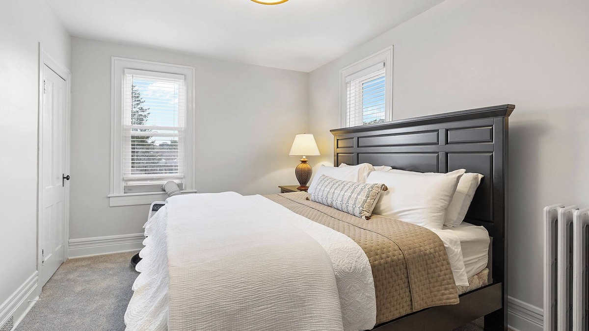Le Roy House | Simply, Modern and Cozy stay in Leroy