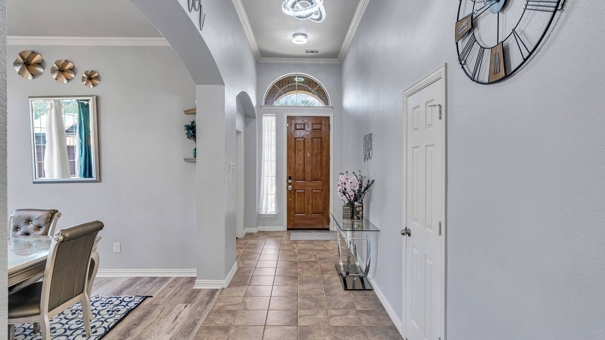 Tarrant County House | Simply Perfection 4BR King Home