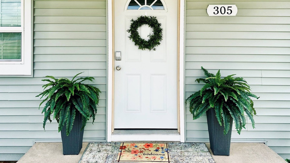 Salem House | Simply Salem Cottage - King beds - Dog Friendly!