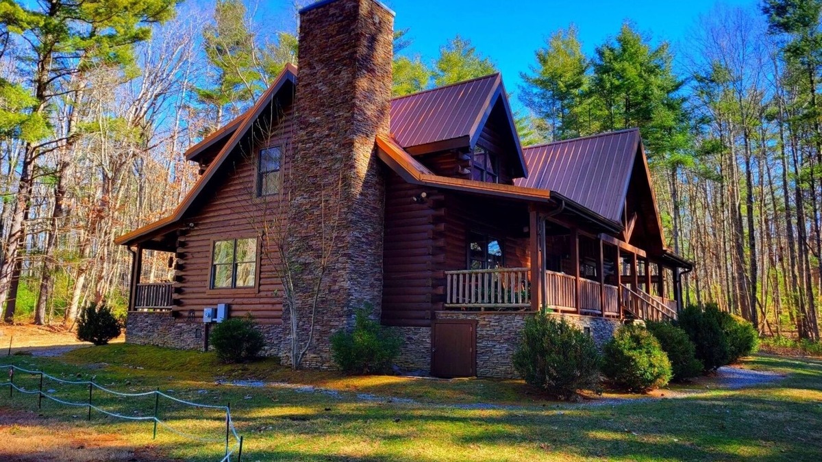 Pipestem Cabin | Simply Southern Cabin Vacation Fun!