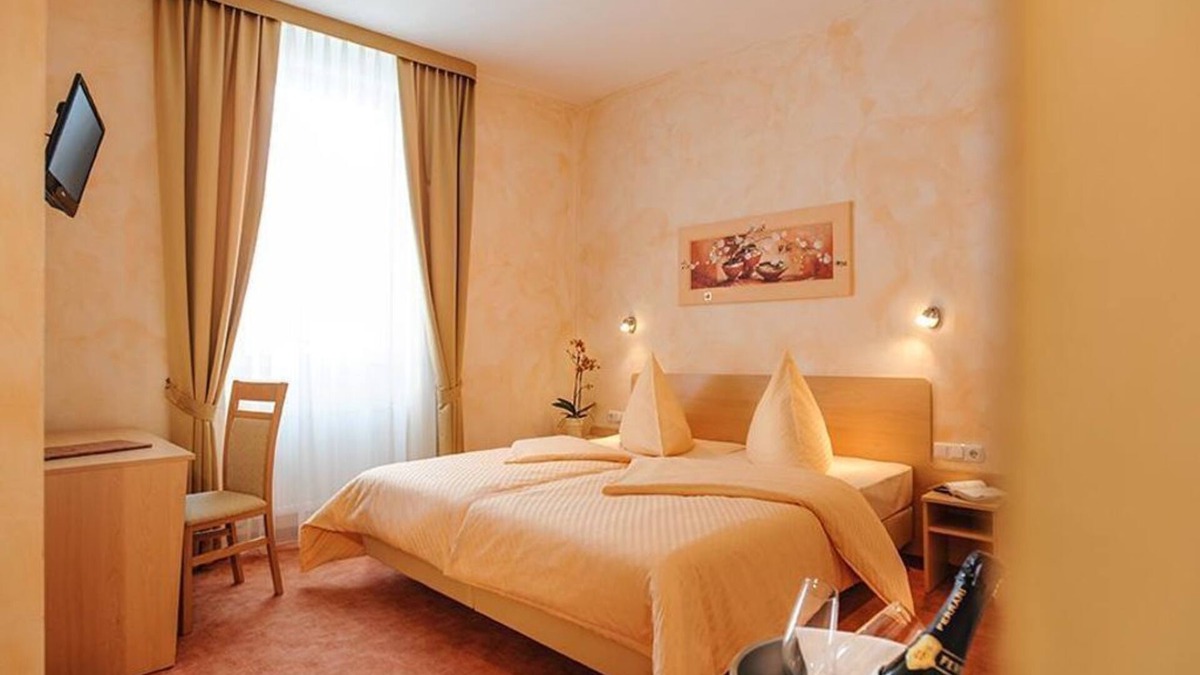 Neustadt-Lachen-Speyerdorf House | Single room, shower, toilet, non-smoking - Hotel Ristorante Mediterraneo