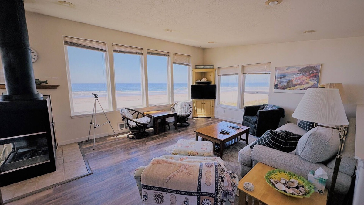Tierra Del Mar House | Singing Sands #109- Oceanfront cabin in peaceful Tierra Del Mar.