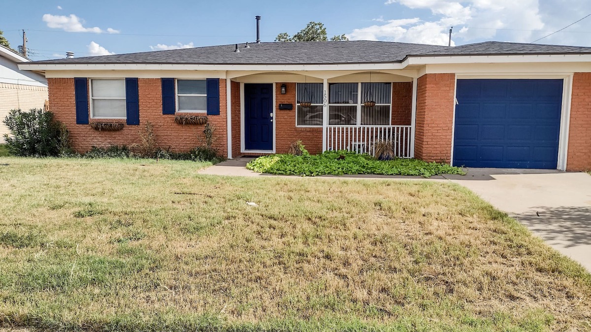 Odessa House | Single Family 3/2 Home in north Odessa-Just bring your suitcase!