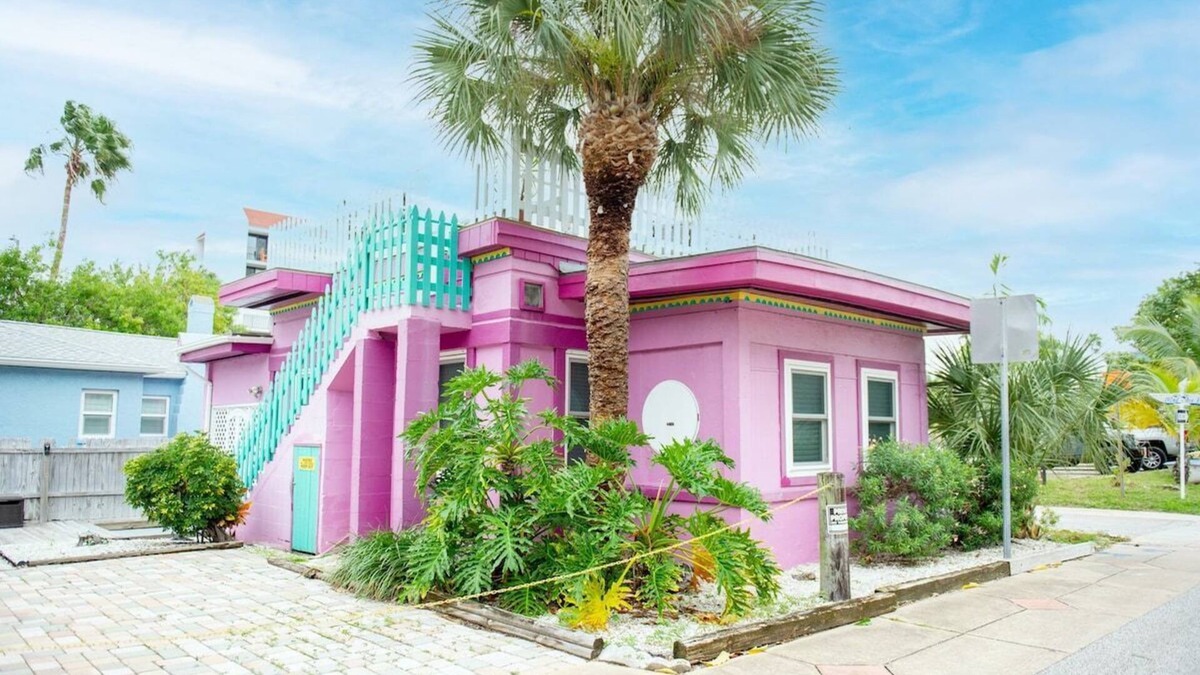 Indian Shores Cottage | Single family home with private beach access at HGTV's Sunburst Inn, sleeps up to 4