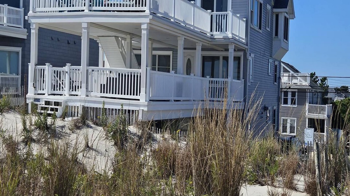 North Beach Haven House | Single Family. Ocean Front. WIFI. Washer & Dryer. Rooftop Deck. Master Suite.