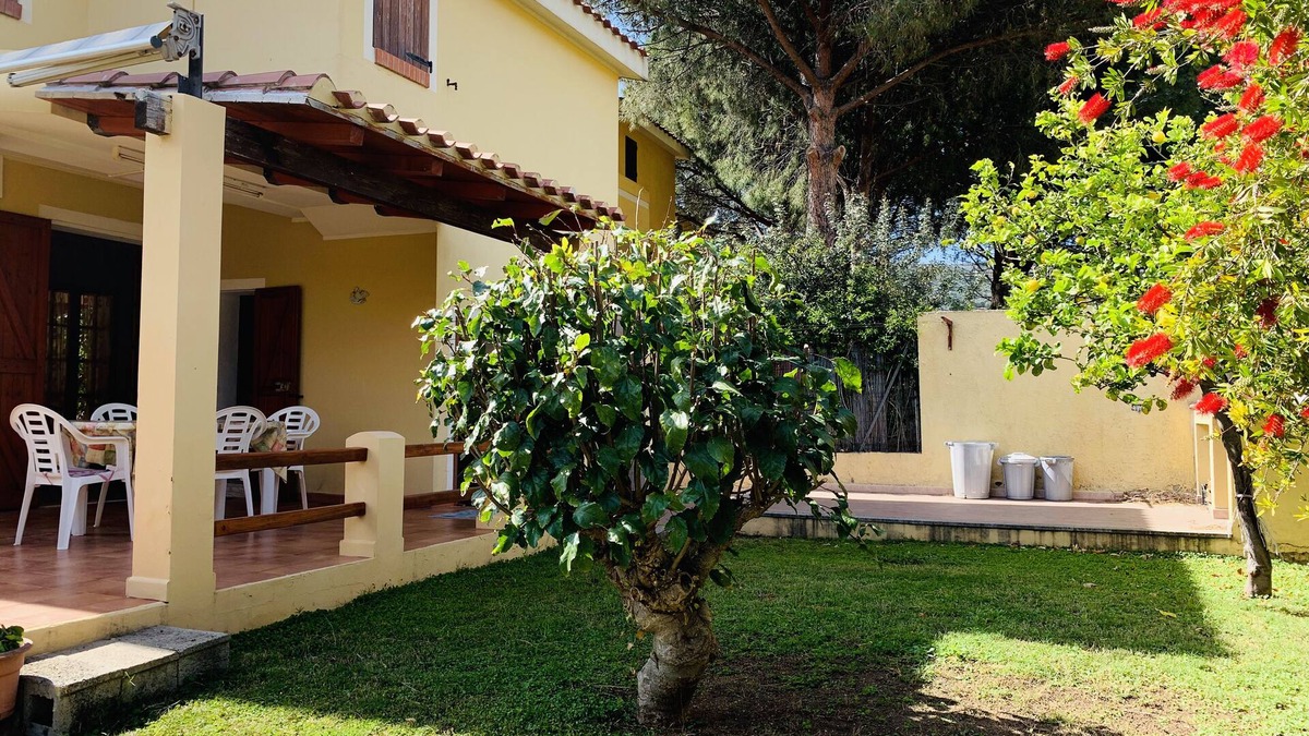 Solanas Villa | SINGLE FAMILY VILLA WITH GARDEN NEAR THE BEACH! 🏖