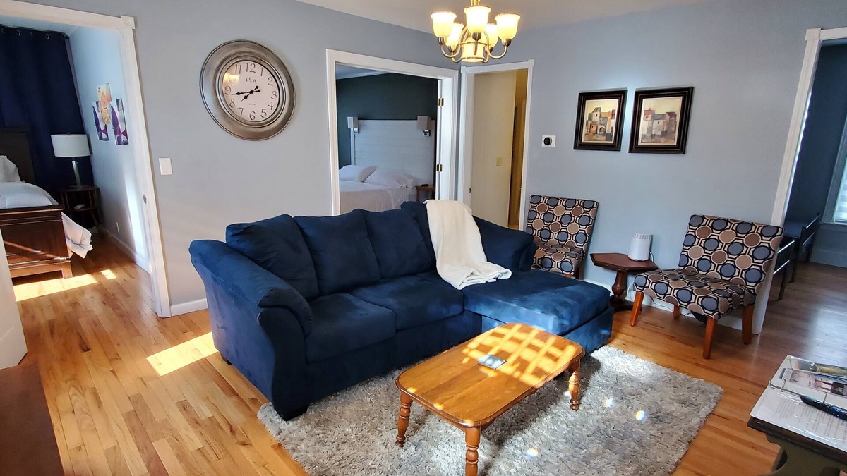 Auburn House | Single level 3 bedroom, fenced yard, central air
