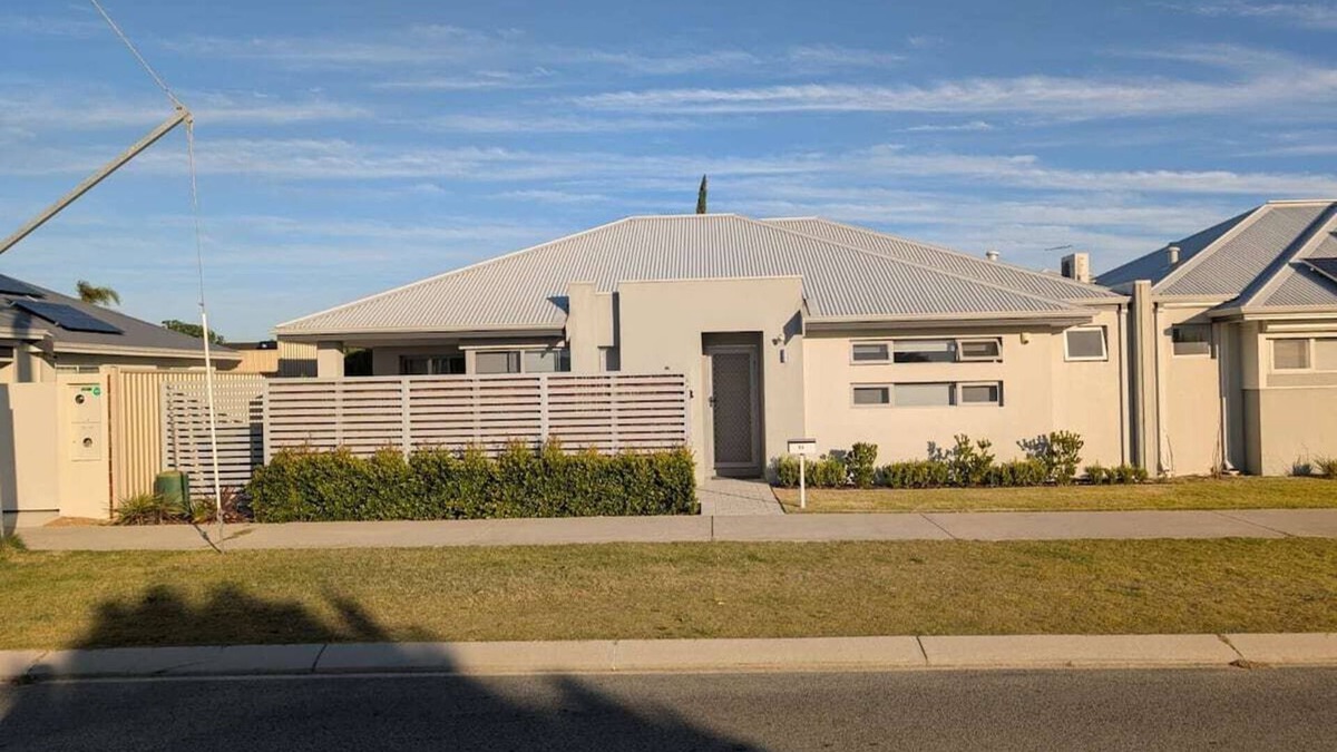 Craigie House | Single Level Family Home with Secure Parking and Courtyard
