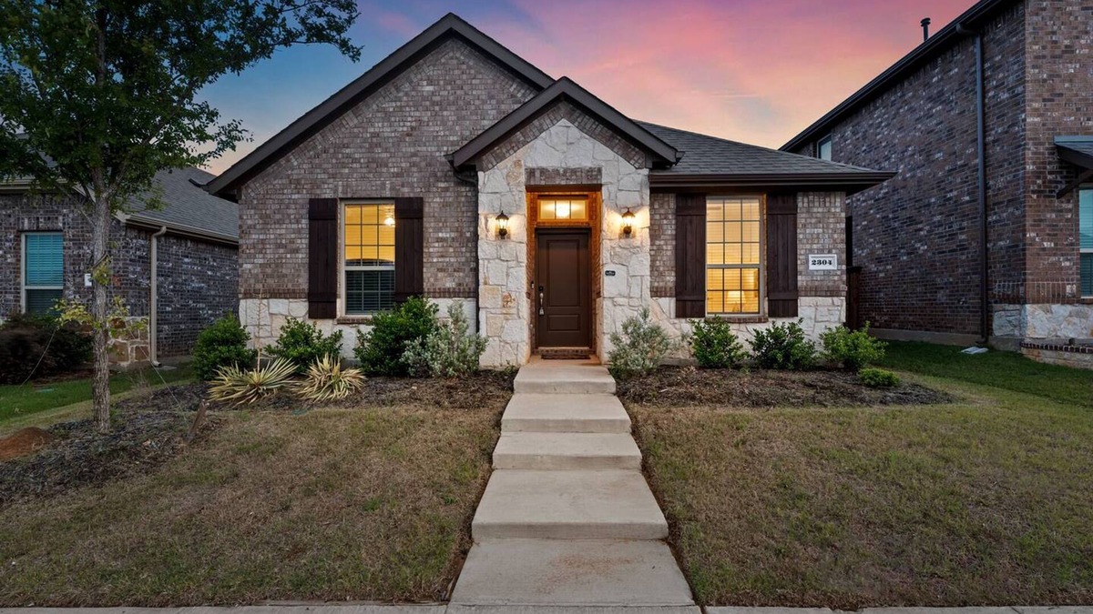 Lincoln Park House | Single-level Home Game Area Ideal for Long Stays