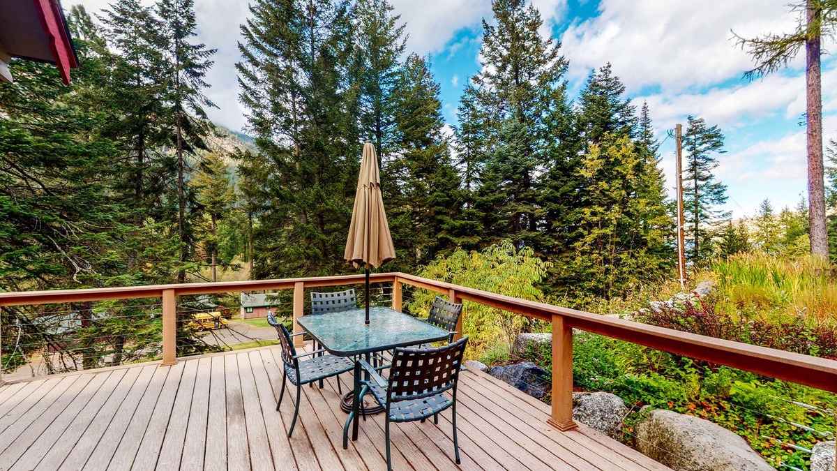 Joseph House | Single-level home with mountain views, private hot tub, fireplace & washer/dryer