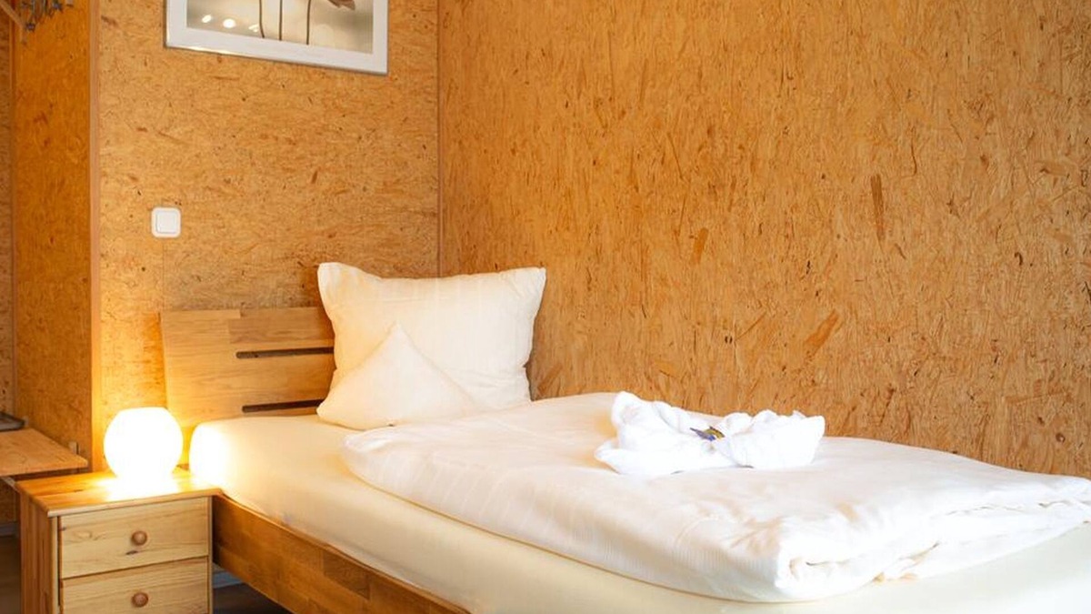 Neubrucke Apartment | Single room with shower and WC