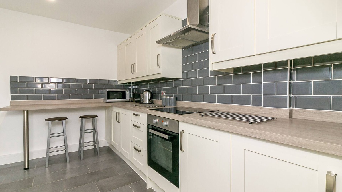 Letchworth House | Single room shared washroom facilities & Garden View