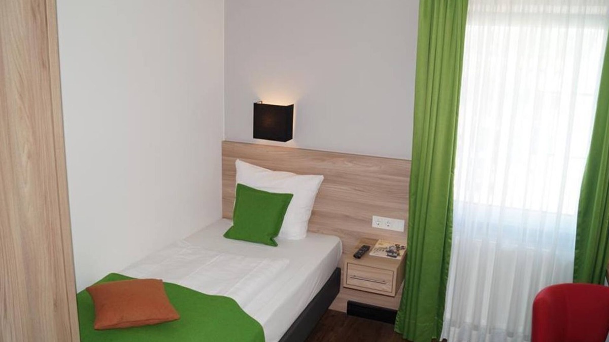 Mainz-Bingen House | Single Room, Shower, Toilet - Das Crass: Wein-Wirtschaft-Hotel