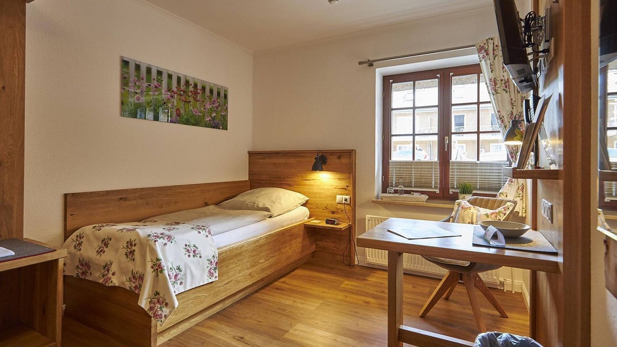 Strenglin Apartment | Single room, shower, toilet - Strengliner mill, hotel