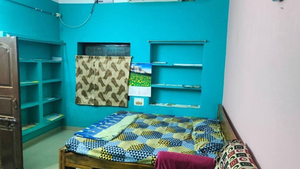 Puri House | single room with attach bathroom ,kitchen ,air condition,free wifi .travel serv.