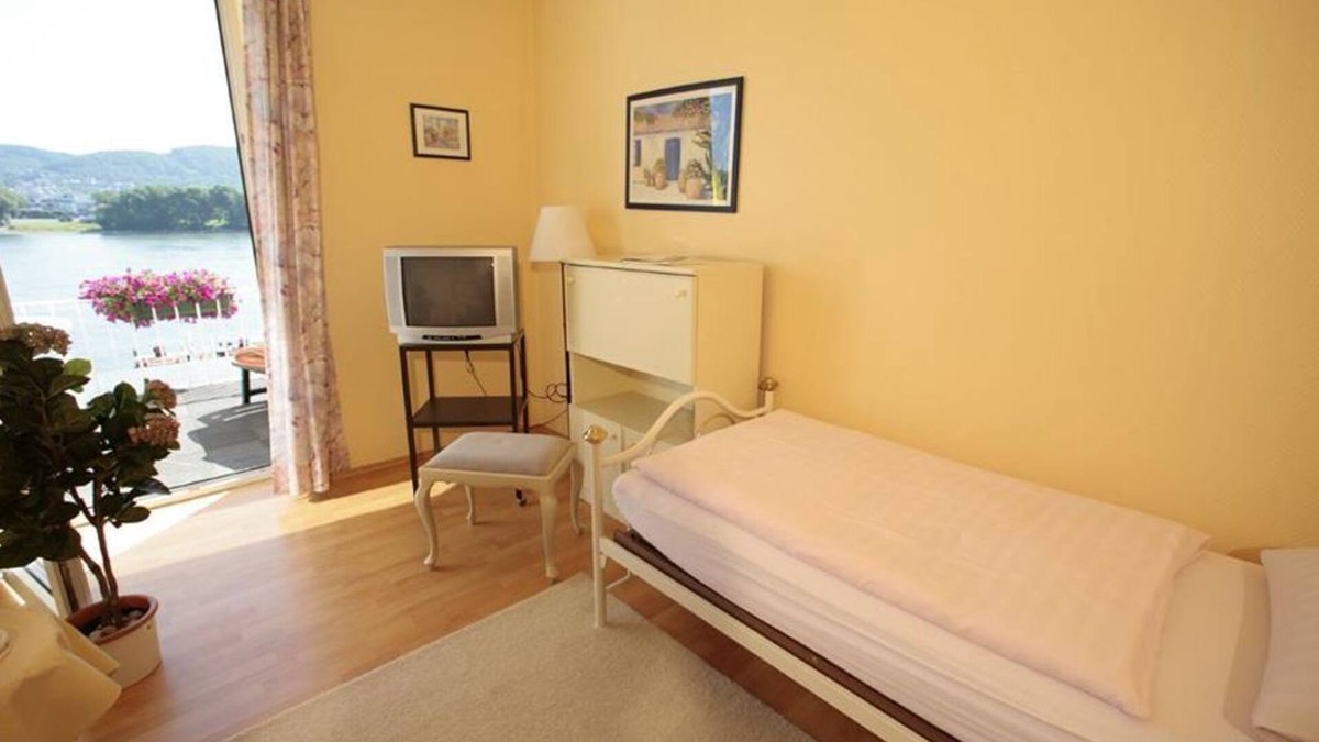 Bad Breisig House | Single room with bath or shower/WC - Hotel Rhein-Residenz