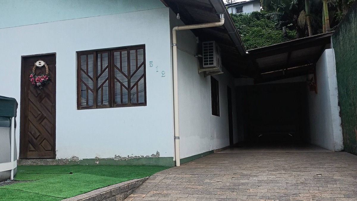 Salto do Norte House | Single storey house complete with garage