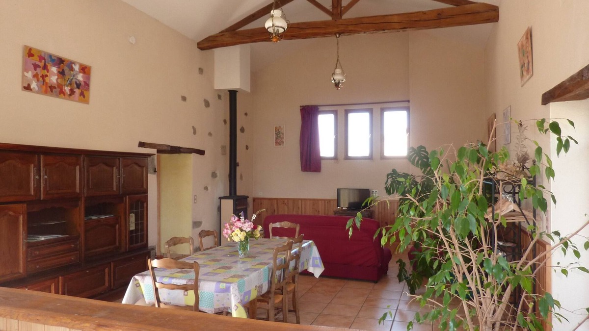 La Foret-sur-Sevre House | Single-storey gîte with swimming pool, ideal for families.