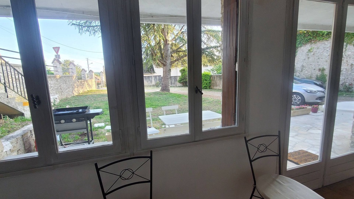 Provins Apartment | Single-storey apartment, 5 minutes from town center, terrace, south-facing
