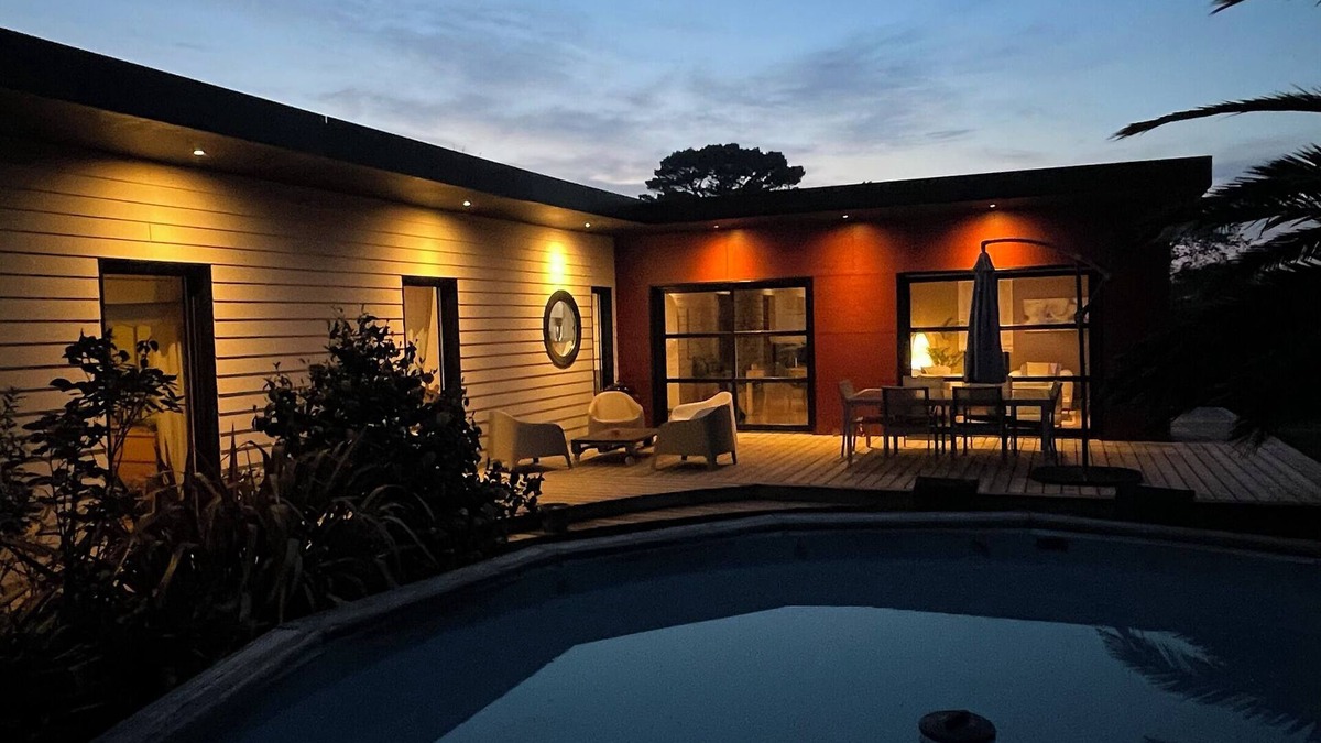 Ploudalmezeau House | Single-storey house, close to the port and Kerdéniel beach.
