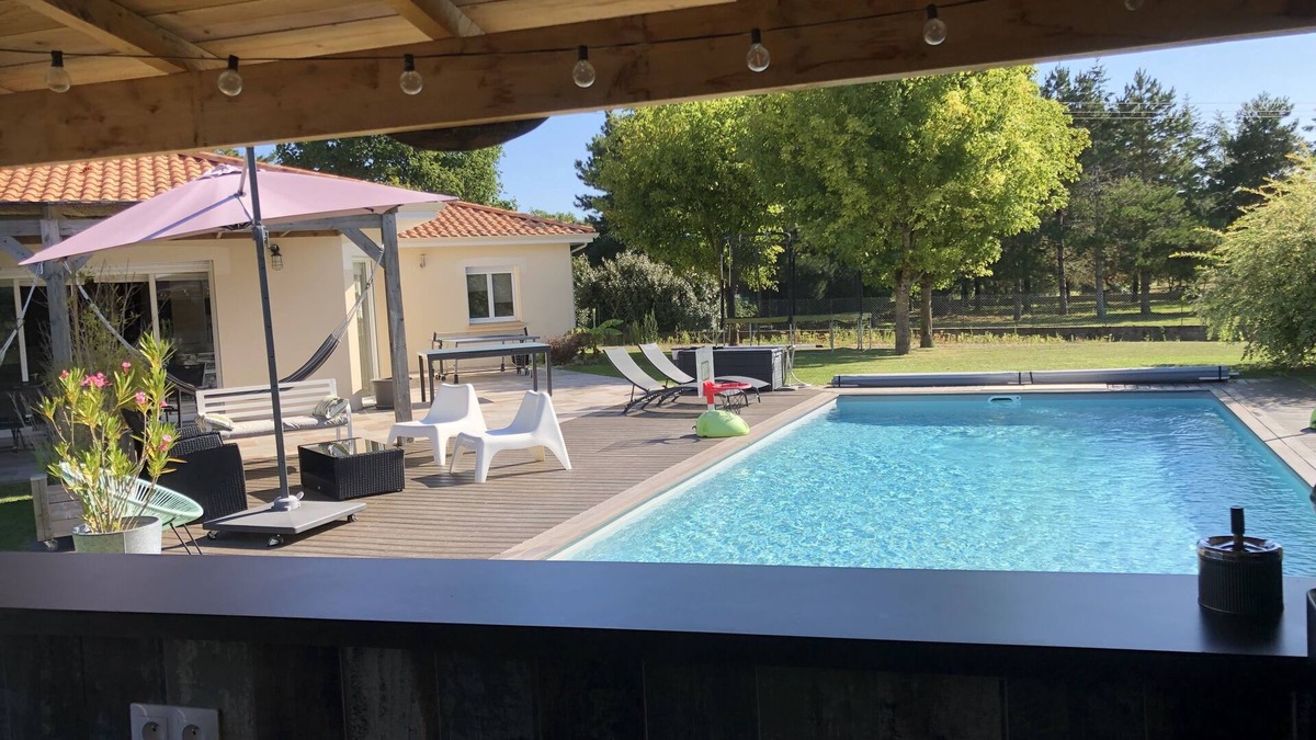 Bouaye Villa | Single storey house with heated pool