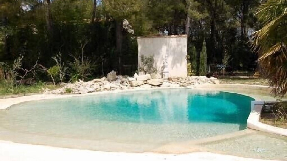 Venelles Villa | Single storey T2 villa adjoining villa under the pines