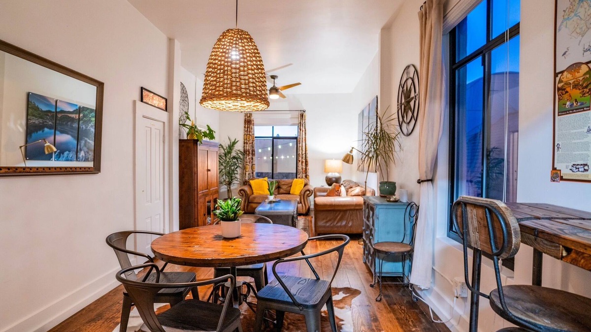 Auburn Apartment | Single Unit Loft/Apartment Sleeps 4- 1,300sq ft