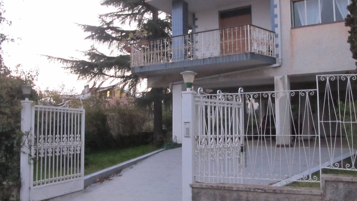 Lavinaio-Monterosso Villa | Single villa with large garden and covered parking