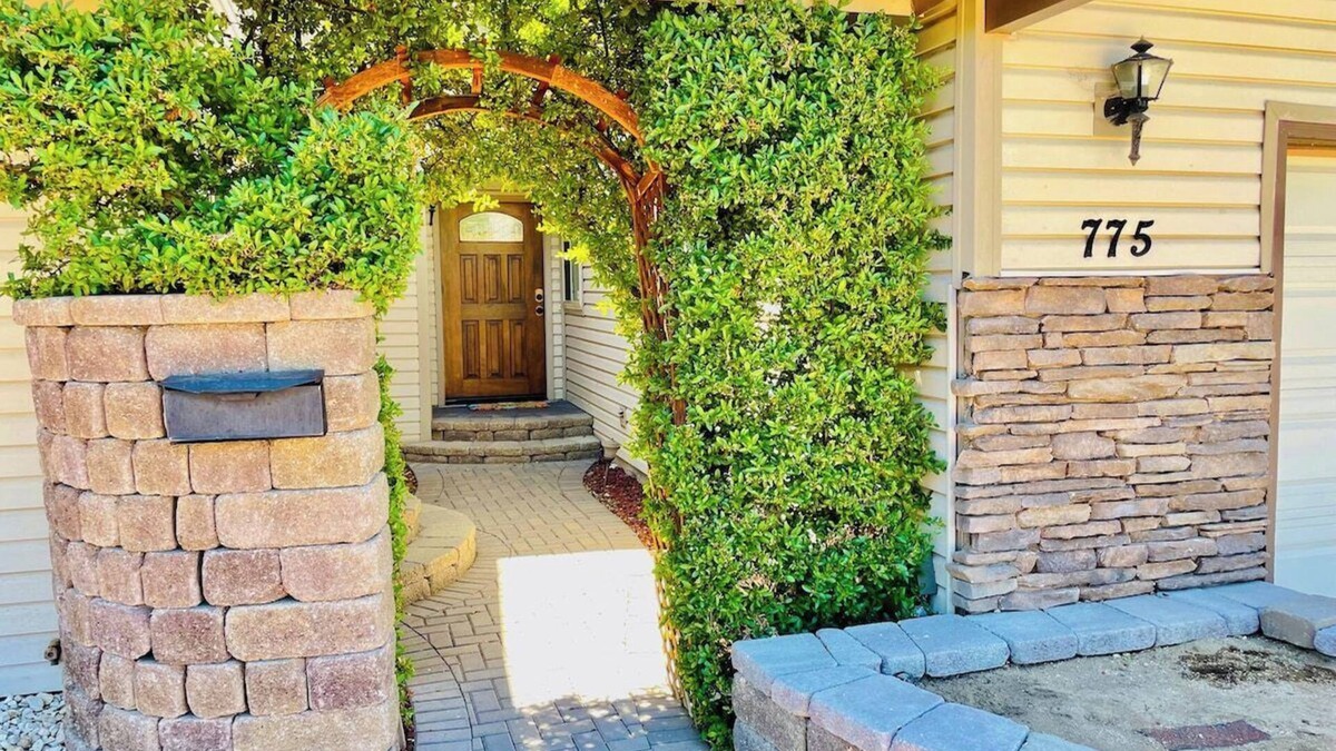 West University House | SingleStory/3BD/Sleeps11/Pet OK