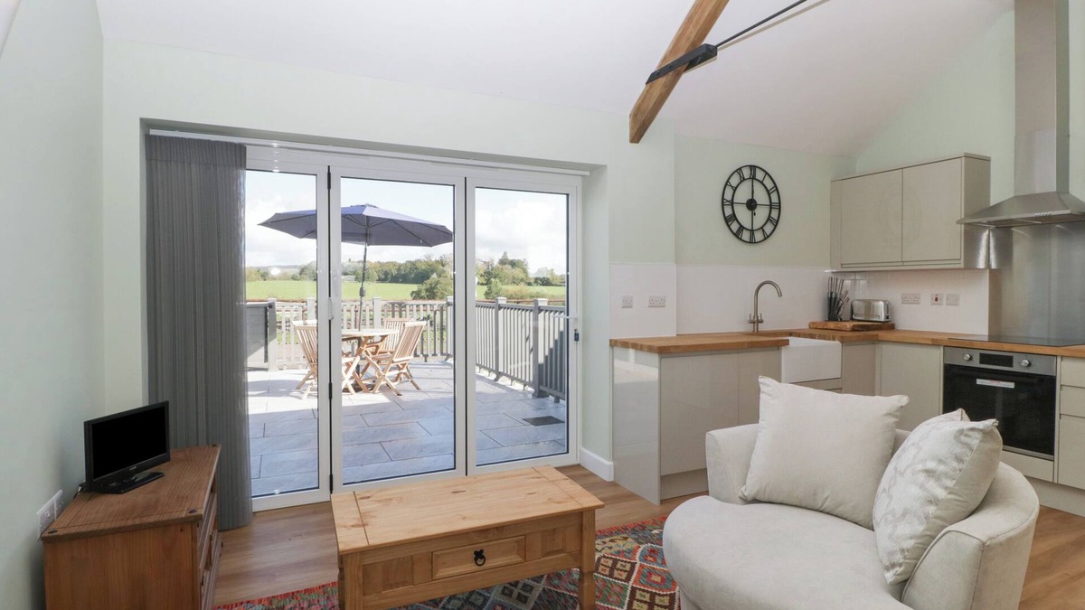 Mere Cottage | SINGLETREE COTTAGE, pet friendly, with a garden in Mere