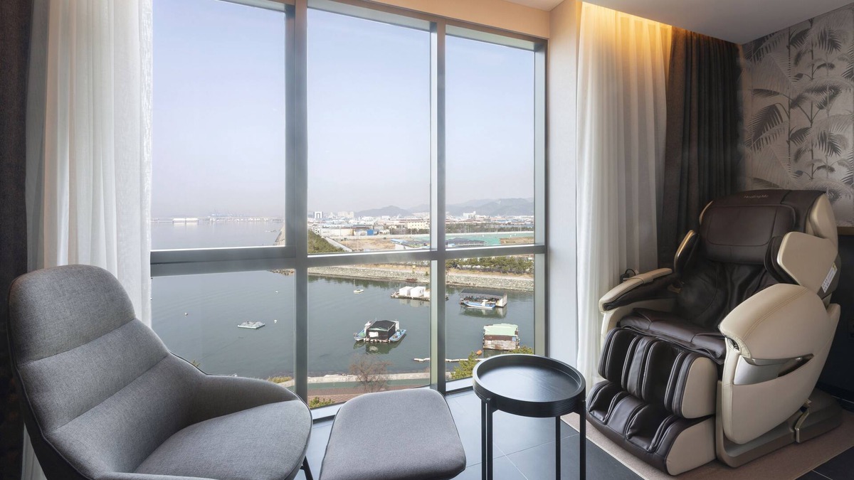 Gangseo District Hotel | Sinho Brown-dot