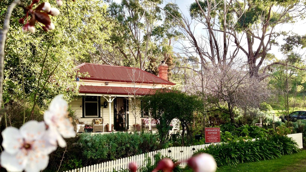 Maldon House | Sinnamon's Cottage Maldon Victoria