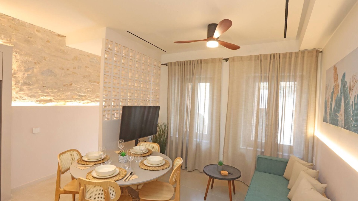 Ermoupoli House | Siroa Tranquil - A minimalistic chic house in the heart of Hermoupoli