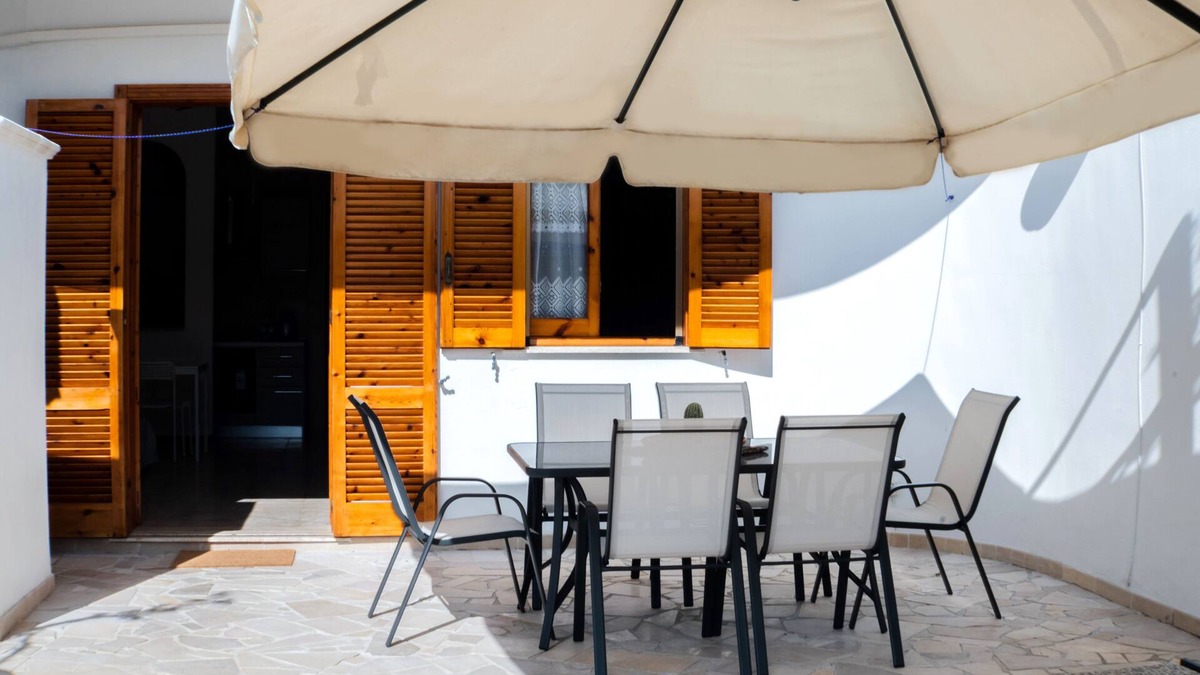 Torre Saracena Villa | Sirocco cottage - A stone's throw from the sea with private courtyard!
