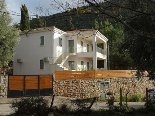 Mikros Gialos Apartment | Sissy Villas 2