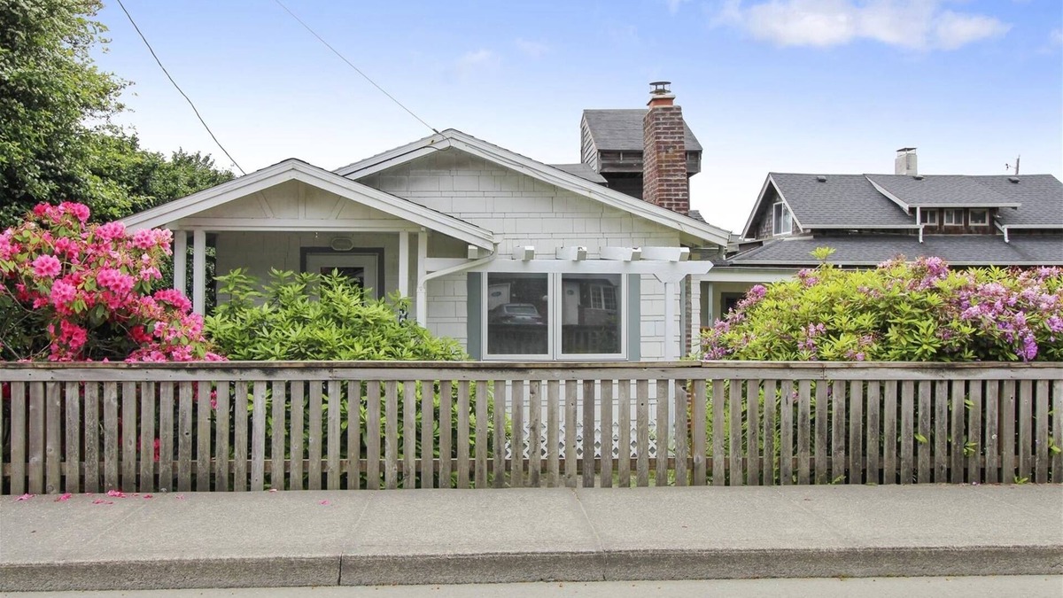Downtown Cannon Beach Cabin | Sisters - Beachcomber Vacation Homes