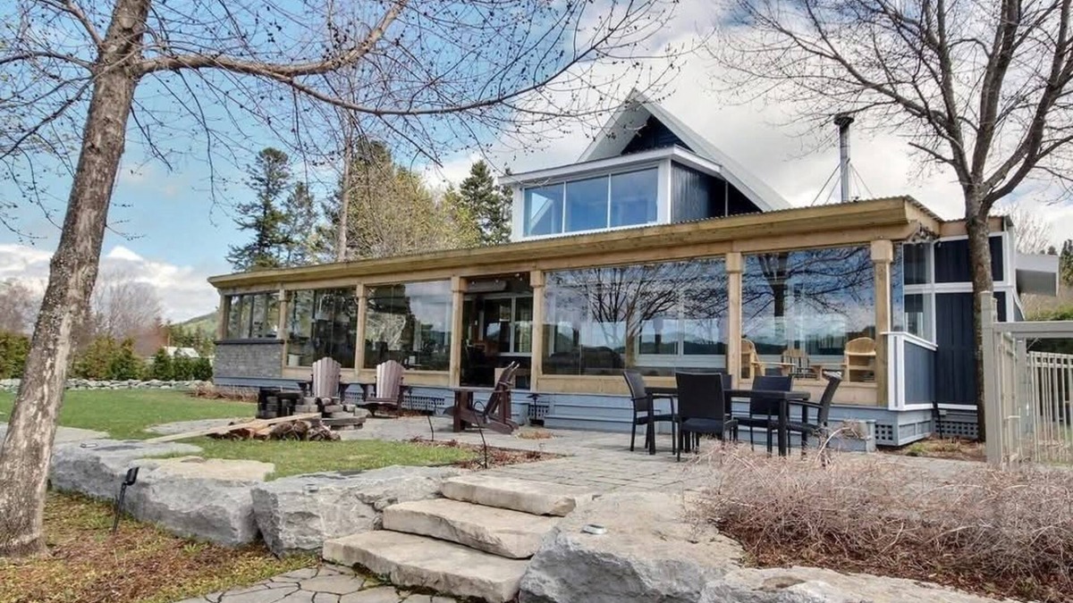 L'Anse-Saint-Jean House | Située en bordure de la Rivière Saint-Jean et le Fjord du Saguenay . 4 chambres
