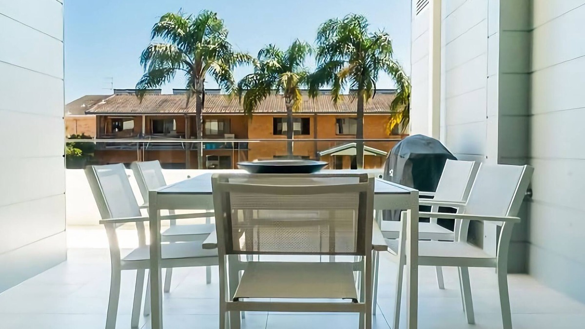 Sawtell Apartment | Situated above bustling First Avenue in Sawtell, this two bedroom apartment is a slice of luxury