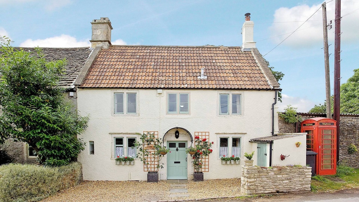 Upton Cheyney Cottage | Situated in beautiful, quiet countryside and boasting many original features.