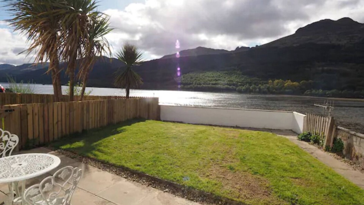 Arrochar Apartment | Situated in Lomond Park on the shore of Loch Long with amazing views