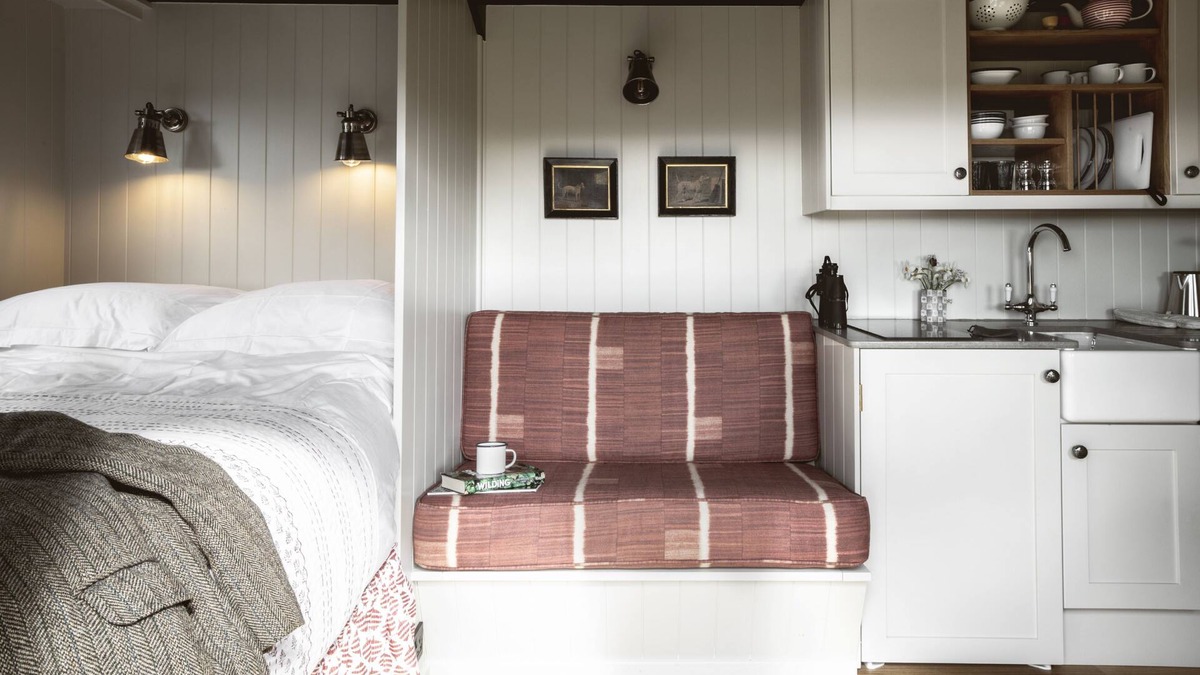 Pitlochry Apartment | Situated in Tulliemet valley on an old shepherd’s hill track, our huts enjoy breathtakingly long vie