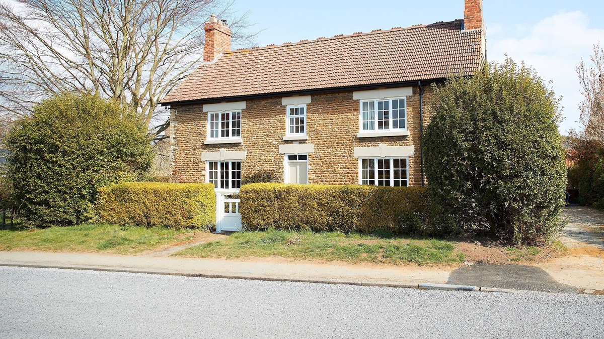 Welburn Cottage | Situated within the picturesque village of Welburn in the Ryedale district of North Yorkshire, and w