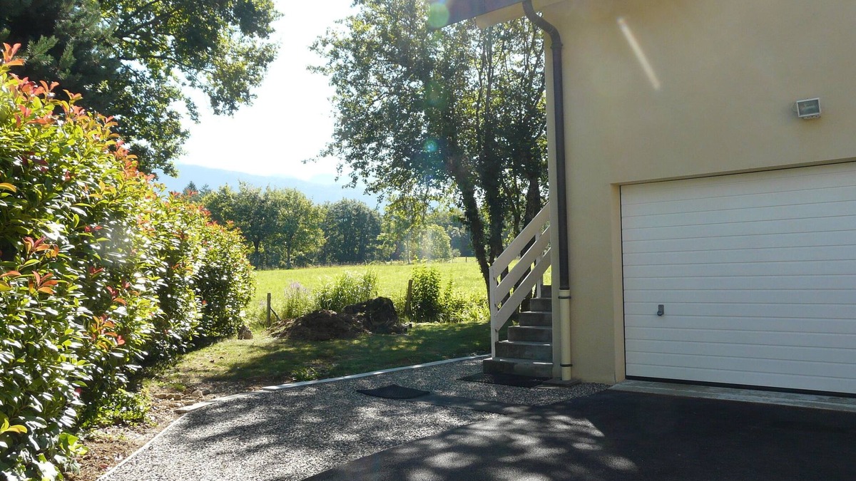 Annecy-le-Vieux Apartment | Situation Remarquable en Bordure de la Nature Tout en Étant Dans Annecy