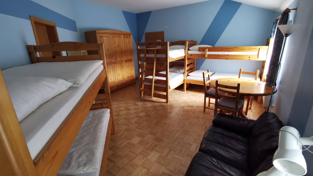 Neubulach Apartment | Six-bed room